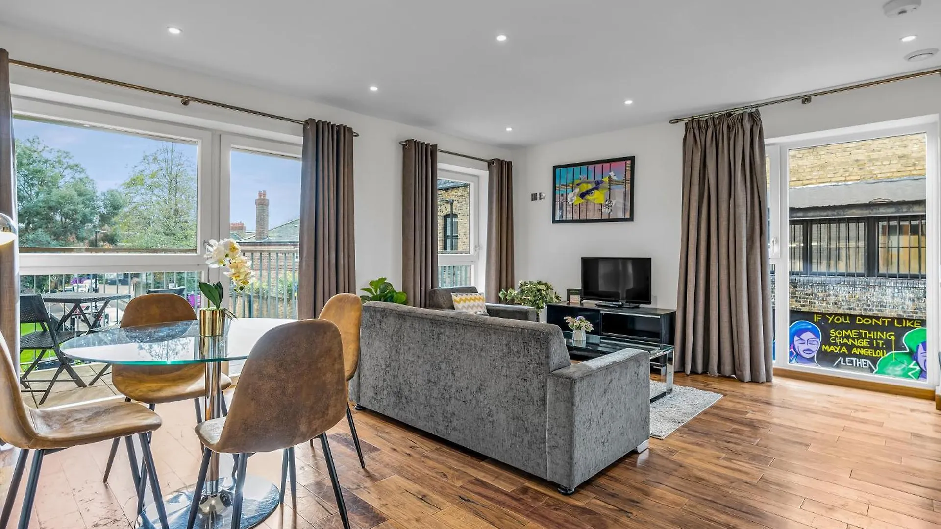Mysquare Shoreditch Apartment Close To Colombia Road Flower Market contacts